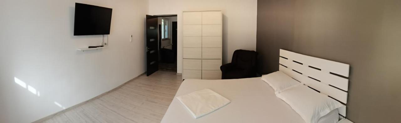 Carla'S Place Ap 2 Oradea Eksteriør billede